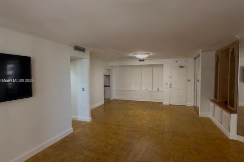 Condo in Bal Harbour, Florida, 1 bedroom  № 1889775 - photo 10
