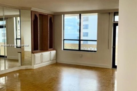 Condo in Bal Harbour, Florida, 1 bedroom  № 1889775 - photo 9