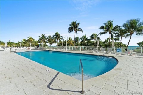 Condo in Bal Harbour, Florida, 1 bedroom  № 1889775 - photo 3