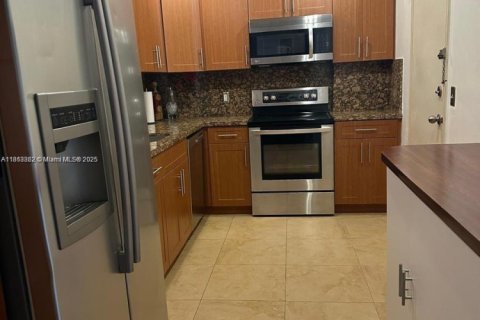 Condo in Bal Harbour, Florida, 1 bedroom  № 1889775 - photo 14