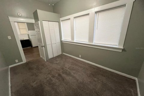 House in Tampa, Florida 3 bedrooms, 120.77 sq.m. № 2206289 - photo 9