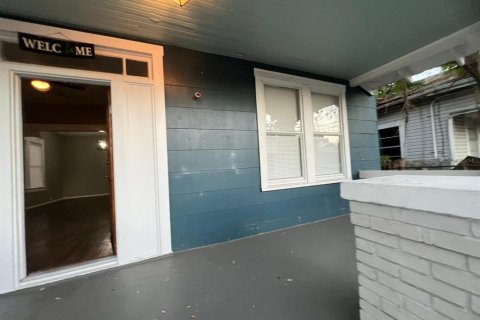 House in Tampa, Florida 3 bedrooms, 120.77 sq.m. № 2206289 - photo 12