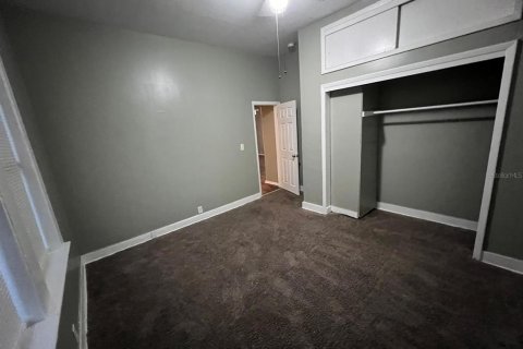 House in Tampa, Florida 3 bedrooms, 120.77 sq.m. № 2206289 - photo 10