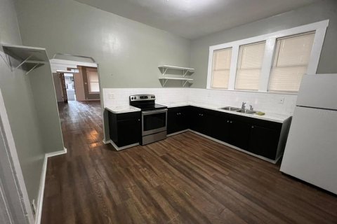 House in Tampa, Florida 3 bedrooms, 120.77 sq.m. № 2206289 - photo 2
