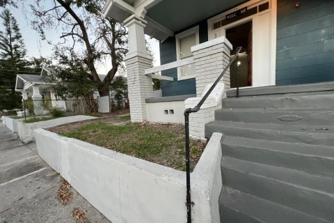 House in Tampa, Florida 3 bedrooms, 120.77 sq.m. № 2206289 - photo 11