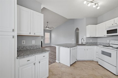 Condo in Tampa, Florida, 2 bedrooms № 2094692 - photo 9
