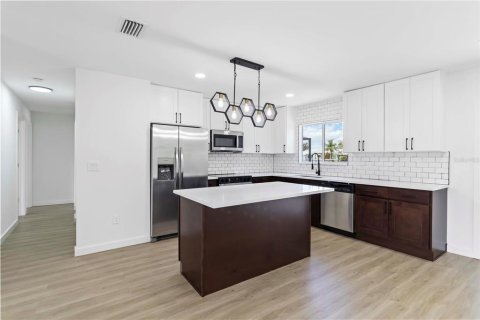 Casa en venta en Port Charlotte, Florida, 3 dormitorios, 109.25 m2 № 1837701 - foto 11