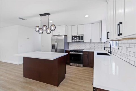 Casa en venta en Port Charlotte, Florida, 3 dormitorios, 109.25 m2 № 1837701 - foto 2