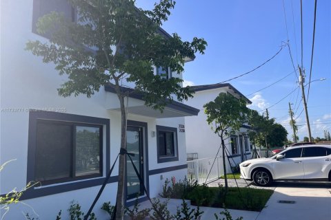 Immobilier commercial à vendre à Miami, Floride: 153.29 m2 № 1482970 - photo 3