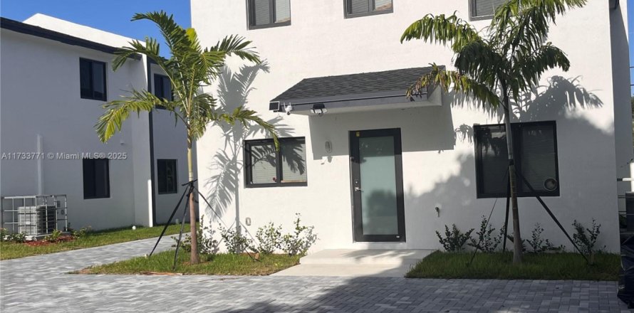 Immobilier commercial à Miami, Floride 153.29 m2 № 1482970