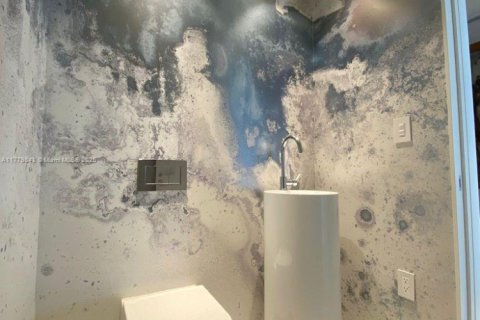 Condo in Miami, Florida, 4 bedrooms  № 1941570 - photo 20