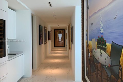 Condo in Miami, Florida, 4 bedrooms  № 1941570 - photo 9