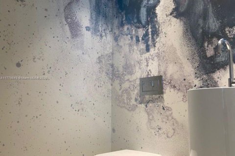 Condo in Miami, Florida, 4 bedrooms  № 1941570 - photo 21