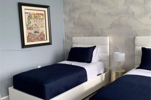Condo in Miami, Florida, 4 bedrooms  № 1941570 - photo 16