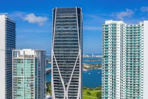 Condo in Miami, Florida, 4 bedrooms  № 1941570 - photo 2