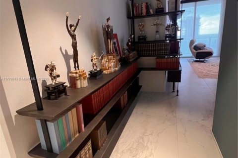 Condo in Miami, Florida, 4 bedrooms  № 1941570 - photo 18