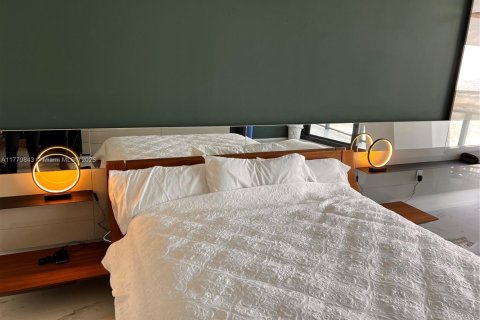 Condo in Miami, Florida, 4 bedrooms  № 1941570 - photo 15