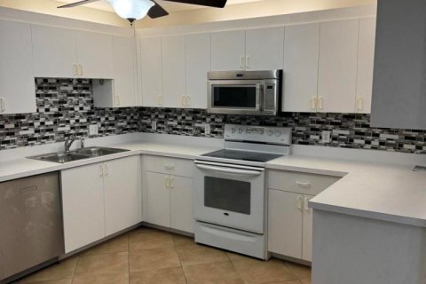 Townhouse in St. Lucie, Florida 3 bedrooms, 144.93 sq.m. № 2191065 - photo 8