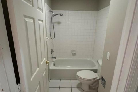 Townhouse in St. Lucie, Florida 3 bedrooms, 144.93 sq.m. № 2191065 - photo 23