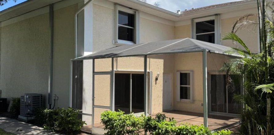 Townhouse in St. Lucie, Florida 3 bedrooms, 144.93 sq.m. № 2191065