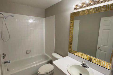 Townhouse in St. Lucie, Florida 3 bedrooms, 144.93 sq.m. № 2191065 - photo 18