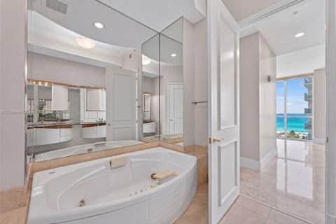 Condominio en venta en Sunny Isles Beach, Florida, 2 dormitorios, 148.64 m2 № 2067577 - foto 23