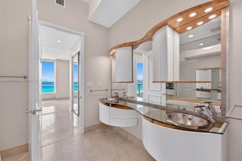 Condominio en venta en Sunny Isles Beach, Florida, 2 dormitorios, 148.64 m2 № 2067577 - foto 11