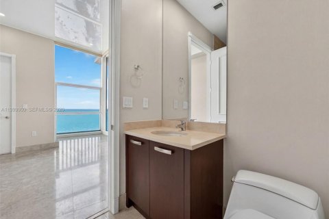 Condominio en venta en Sunny Isles Beach, Florida, 2 dormitorios, 148.64 m2 № 2067577 - foto 14