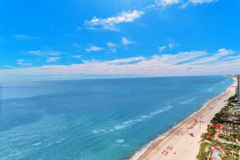 Condominio en venta en Sunny Isles Beach, Florida, 2 dormitorios, 148.64 m2 № 2067577 - foto 2
