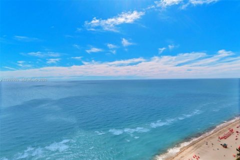 Condominio en Sunny Isles Beach, Florida, 2 dormitorios  № 2067577