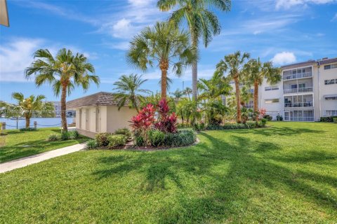 Condo in Hallandale Beach, Florida, 1 bedroom  № 1731516 - photo 23