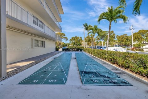 Condo in Hallandale Beach, Florida, 1 bedroom  № 1731516 - photo 24