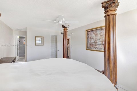 Condo in Hallandale Beach, Florida, 1 bedroom  № 1731516 - photo 14