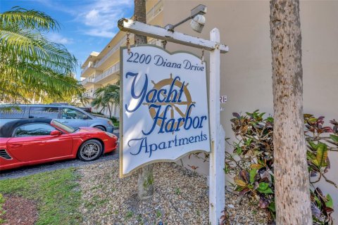 Condo in Hallandale Beach, Florida, 1 bedroom  № 1731516 - photo 25