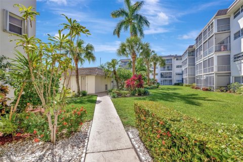Condo in Hallandale Beach, Florida, 1 bedroom  № 1731516 - photo 20