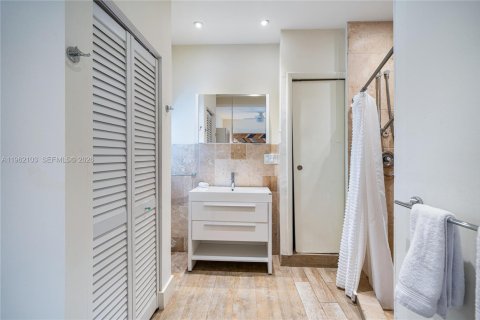 Casa en alquiler en Miami Beach, Florida, 4 dormitorios, 204.38 m2 № 2025561 - foto 15