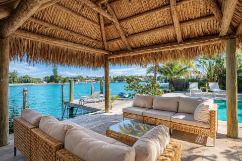 Casa en Miami Beach, Florida 4 dormitorios, 204.38 m2 № 2025561