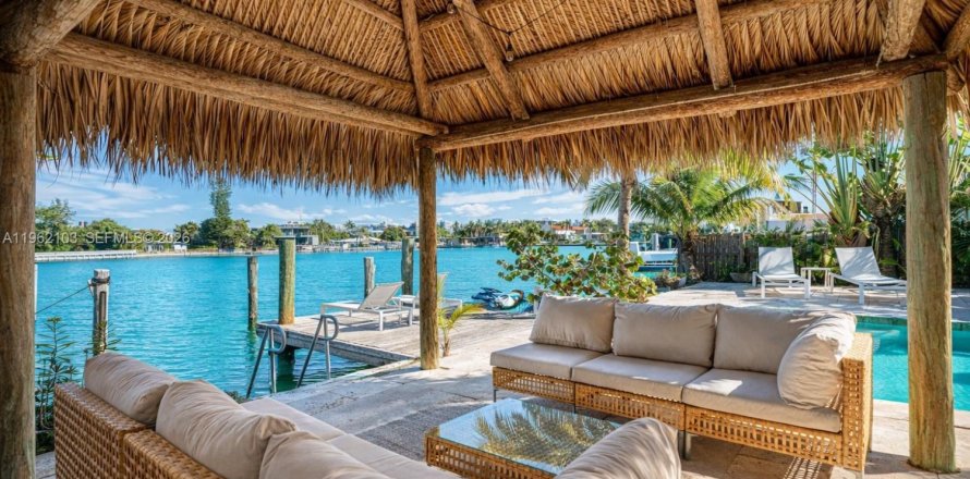 Casa en Miami Beach, Florida 4 dormitorios, 204.38 m2 № 2025561