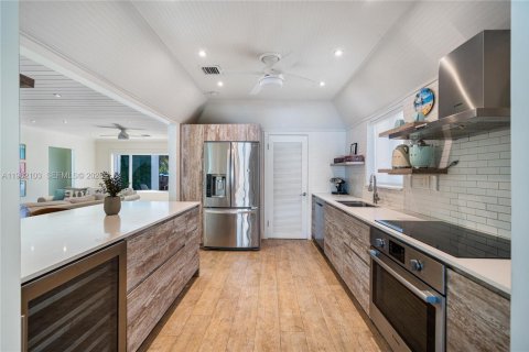 Casa en alquiler en Miami Beach, Florida, 4 dormitorios, 204.38 m2 № 2025561 - foto 13