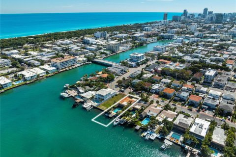 Casa en alquiler en Miami Beach, Florida, 4 dormitorios, 204.38 m2 № 2025561 - foto 24