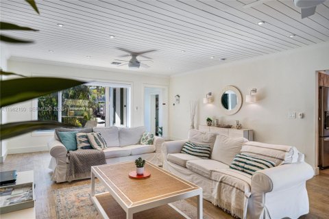 Casa en alquiler en Miami Beach, Florida, 4 dormitorios, 204.38 m2 № 2025561 - foto 11