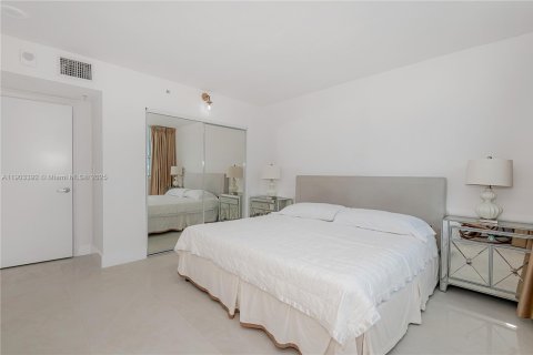 Condo in Miami Beach, Florida, 1 bedroom  № 2052731 - photo 18