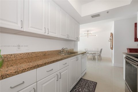 Condo in Miami Beach, Florida, 1 bedroom  № 2052731 - photo 13