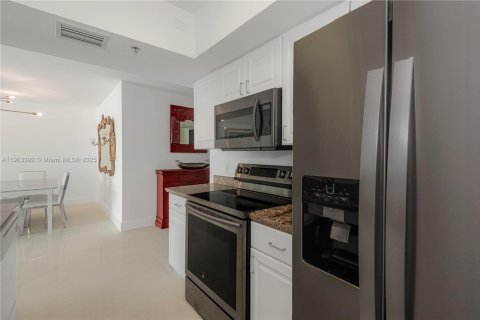 Condo in Miami Beach, Florida, 1 bedroom  № 2052731 - photo 15