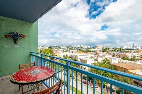 Condo in Miami Beach, Florida, 1 bedroom  № 2052731 - photo 25