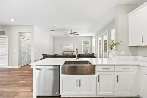 House in Tampa, Florida 5 bedrooms, 222.97 sq.m. № 2348307 - photo 27