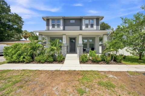 House in Tampa, Florida 5 bedrooms, 222.97 sq.m. № 2348307 - photo 4