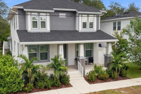 House in Tampa, Florida 5 bedrooms, 222.97 sq.m. № 2348307 - photo 3