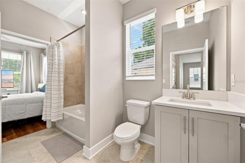 House in Tampa, Florida 5 bedrooms, 222.97 sq.m. № 2348307 - photo 16
