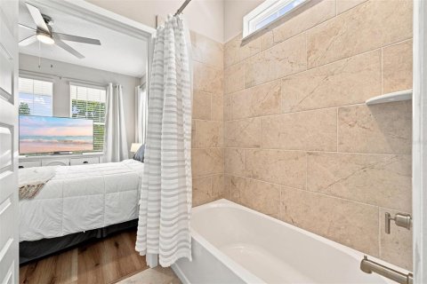 House in Tampa, Florida 5 bedrooms, 222.97 sq.m. № 2348307 - photo 17